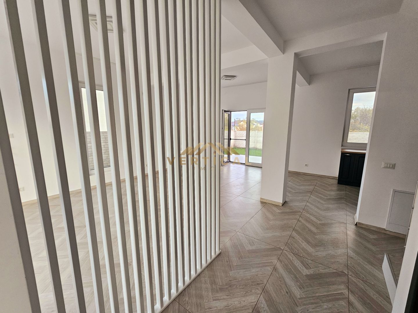 Vila la intrare in comuna Berceni - Poză 8