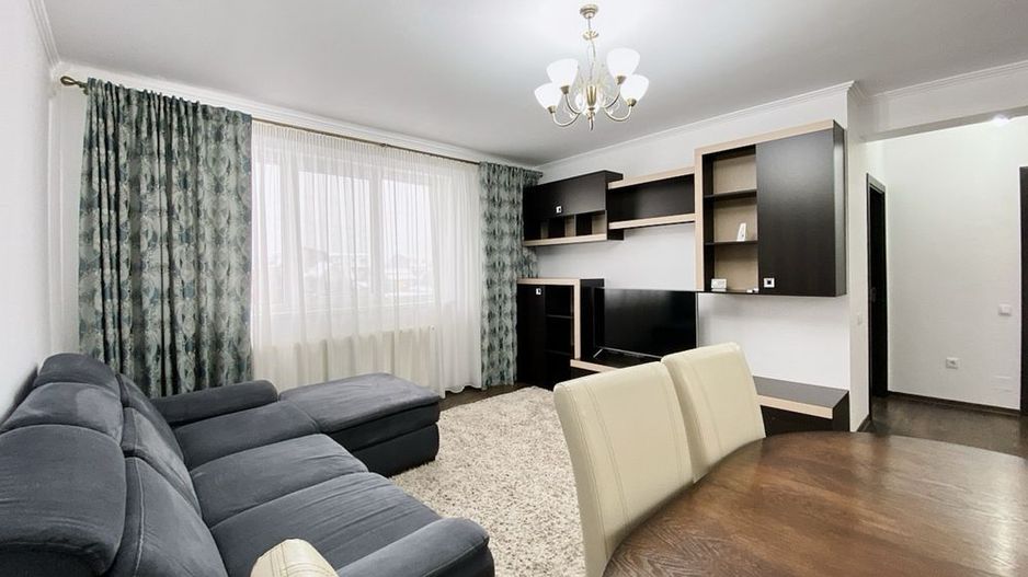 Apartament 3 camere, 2 balcoane, etaj intermediar, parcare. - Poză 1