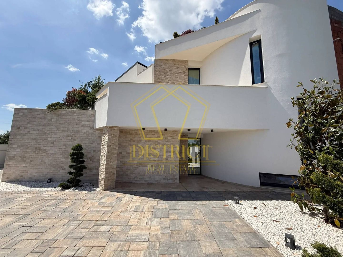 Casa individuală impresionant cu 4 camere si 5 bai | Mosnita Noua - Poză 3