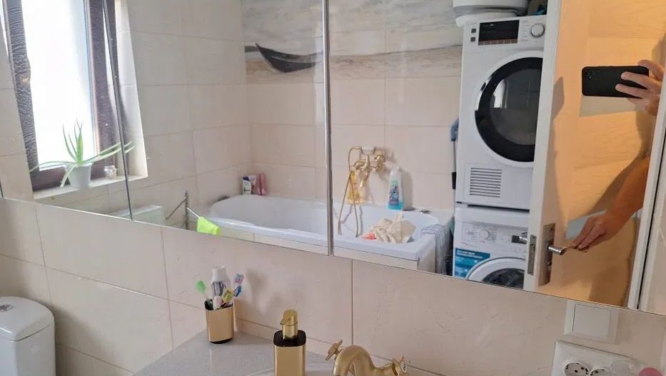 Apartament 3 camere Dec 60 mp mobilat cu gradina Bucium 100000 euro - Poză 6