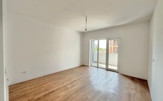 Bucatarie inchisa. Etaj 1. Loc de parcare. Asfalt. - Poză 1