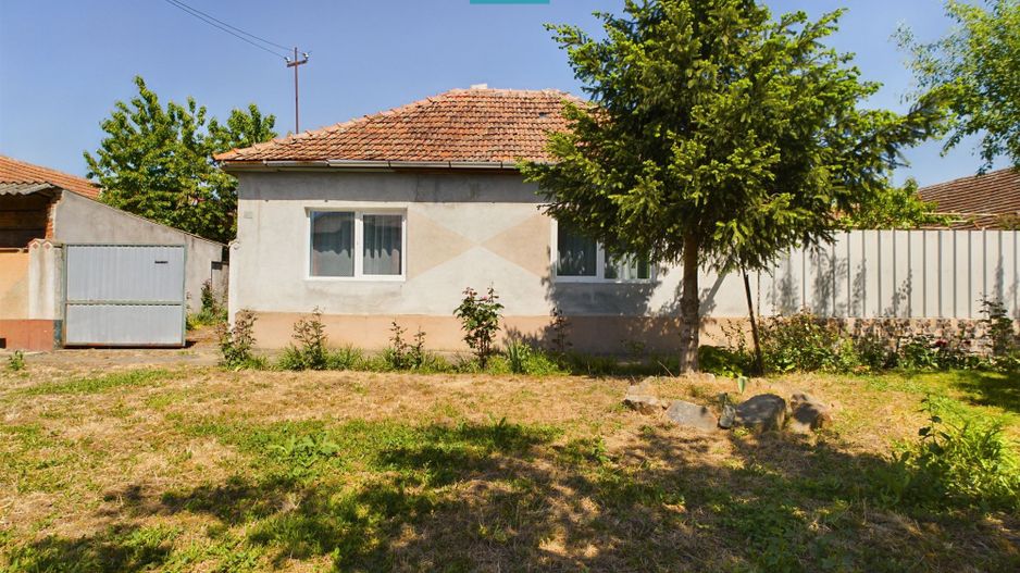 Casă cu 4 camere în Cruceni - Poză 1