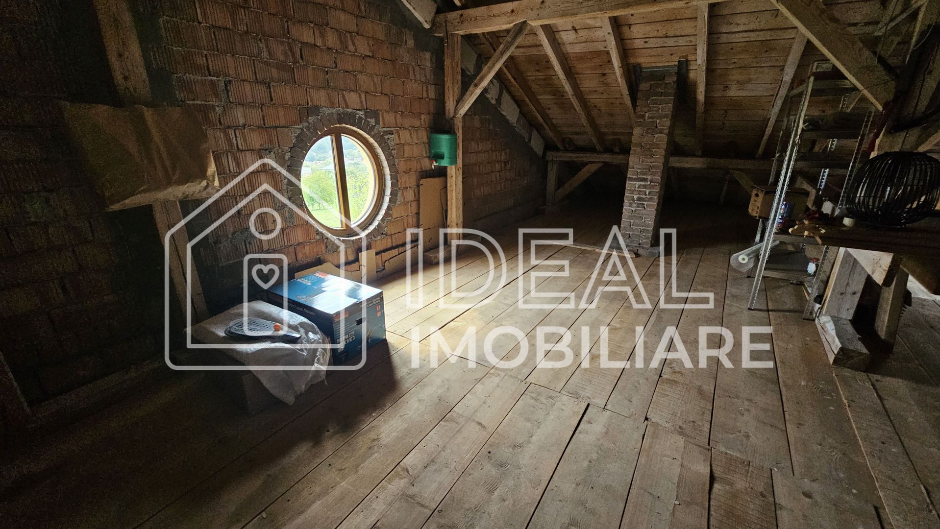 Casă deosebită, cu 5 camere, cu teren de 1132 mp – Cisnădioara - Poză 25