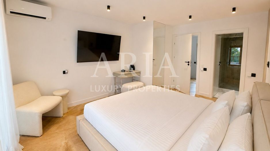 ELEGANT TOWNHOUSE | PRIVATE GARDEN | PANORAMIC TERRACES | - Poză 16