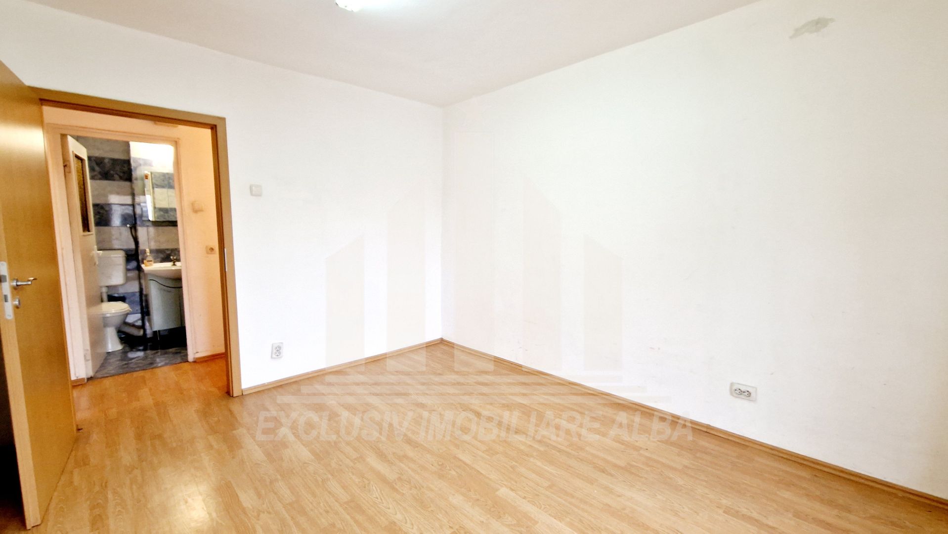 Vand apartament 2 camere decomandate in Cetate - Poză 3