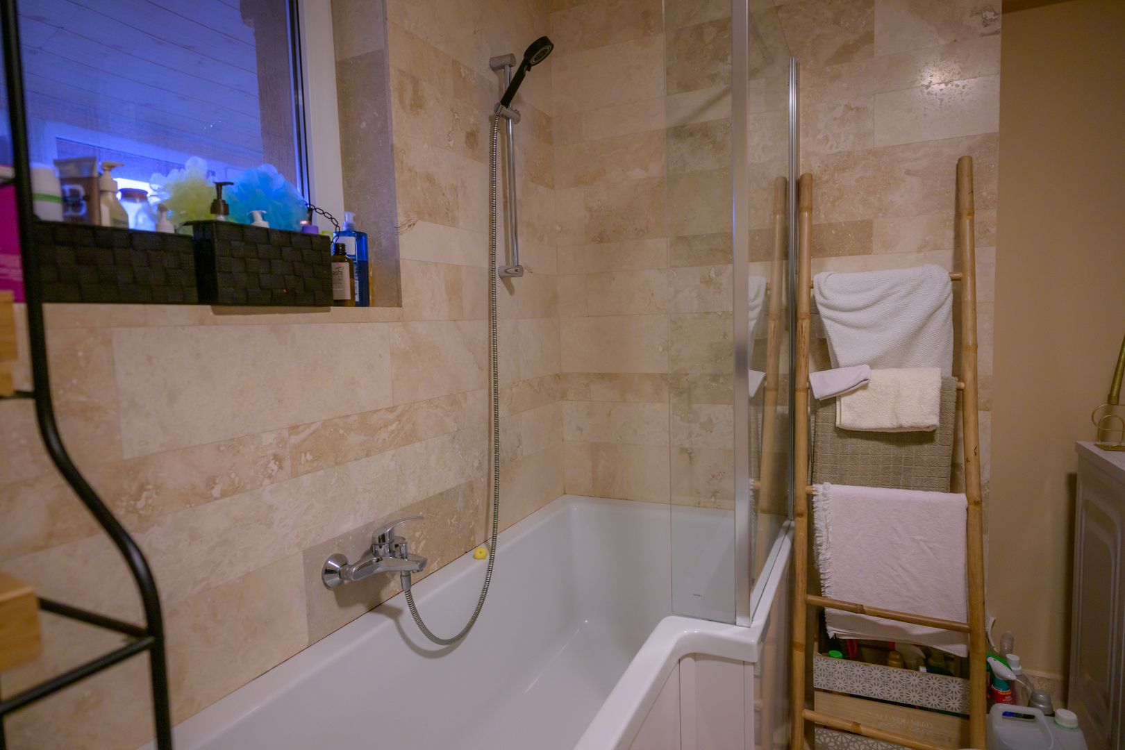 Vila superba | Teren 2300mp | Dealul cu tei | Aninoasa | Doicesti - Poză 16