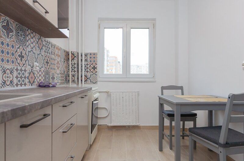 AP. 2 CAMERE- RAHOVA, BUCATARIE INCHISA, MOBILAT/ UTILAT MODERN - Poză 5