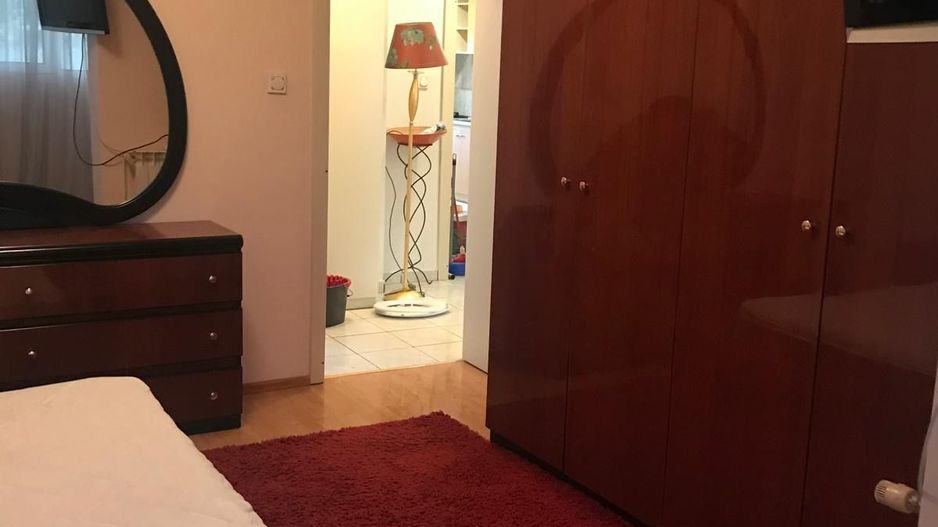 Apartament spatios cu o pozitie ideala - Poză 6