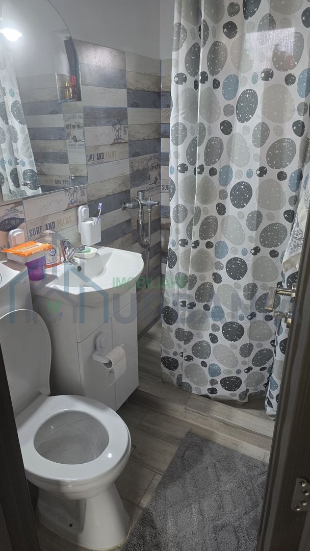 Casă de închiriat cu 3 dormitoare, 2 băi, living și terasă, în Rediu, lângă Primărie - Poză 2