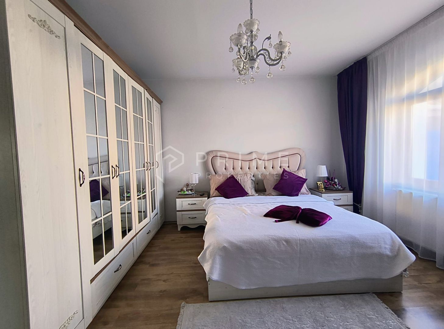 Casa perfectă pentru familie – curte, foișor cu grătar și garaj triplu - Poză 15