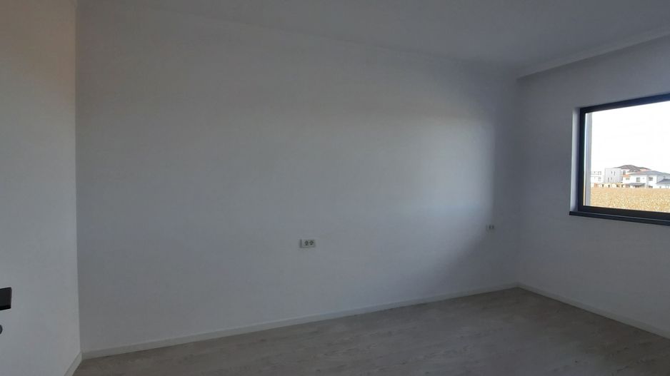 Duplex frumos cu arhitectura mediteraneana - Poză 18