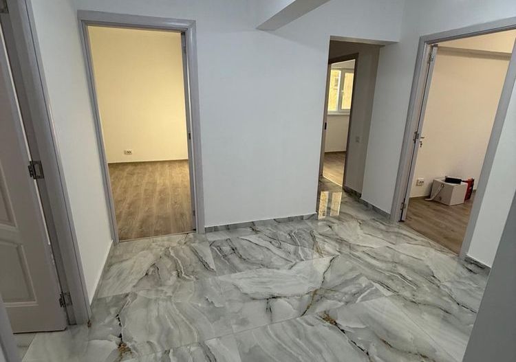 Apartament 4 camere de vanzare - Poză 2