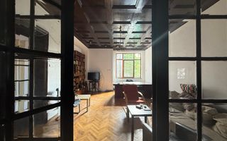 Eleganta, stil si mult potential intr-un apartament interbelic de 3 camere - Poză 3