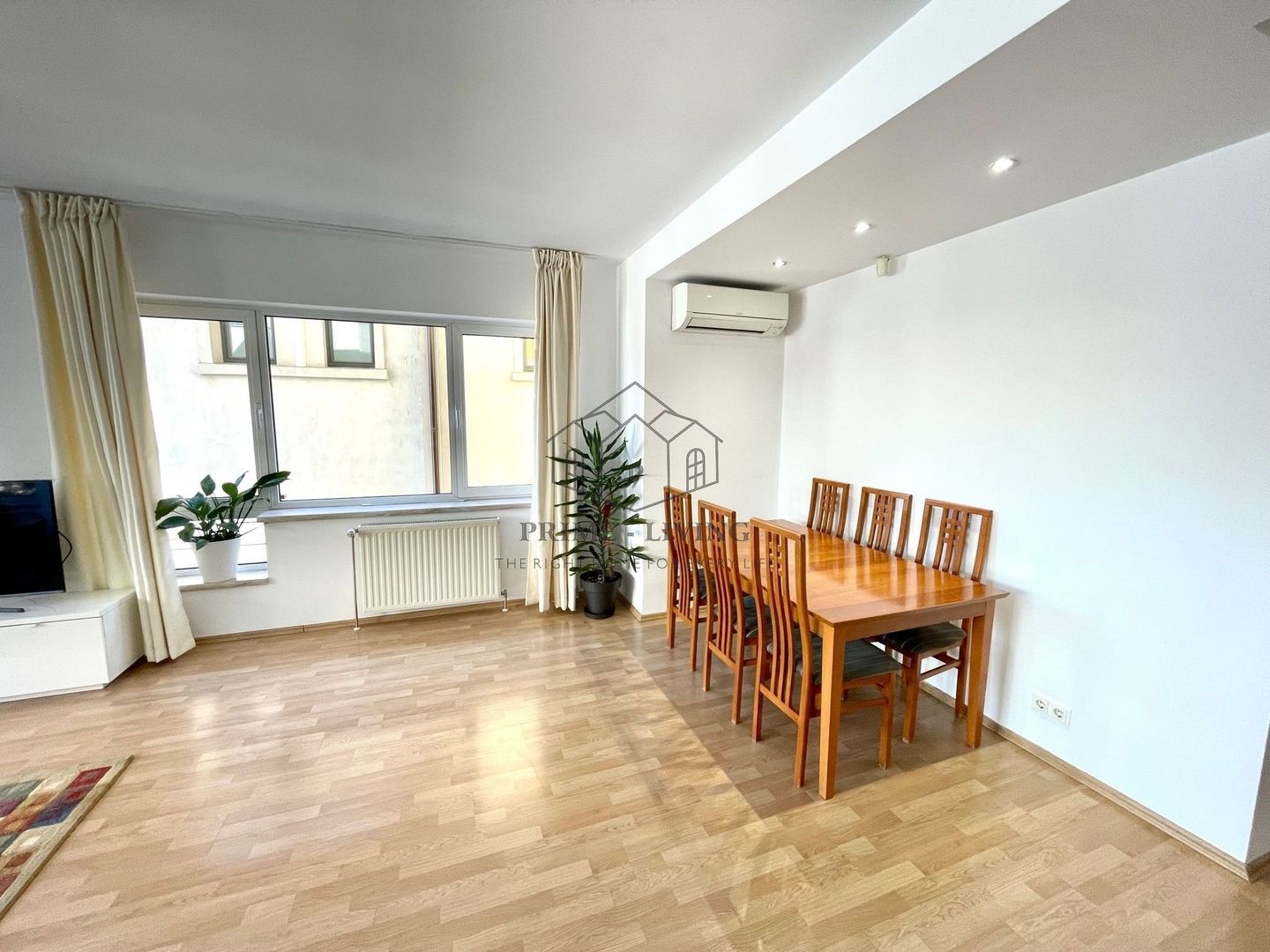 APARTAMENT CU 2 DORMITOARE LA INCHIRIERE IN PRIMAVERII - Poză 2