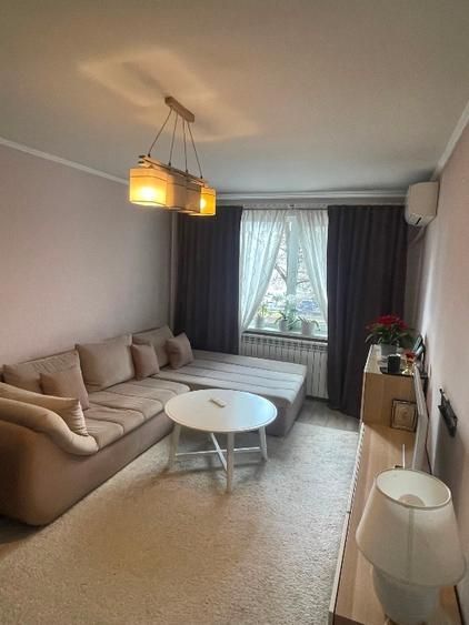 Vanzare Apartament 3 camere, etaj 1, 2 băi, renovat, mobilat, utilat - Sector 5 - Poză 1