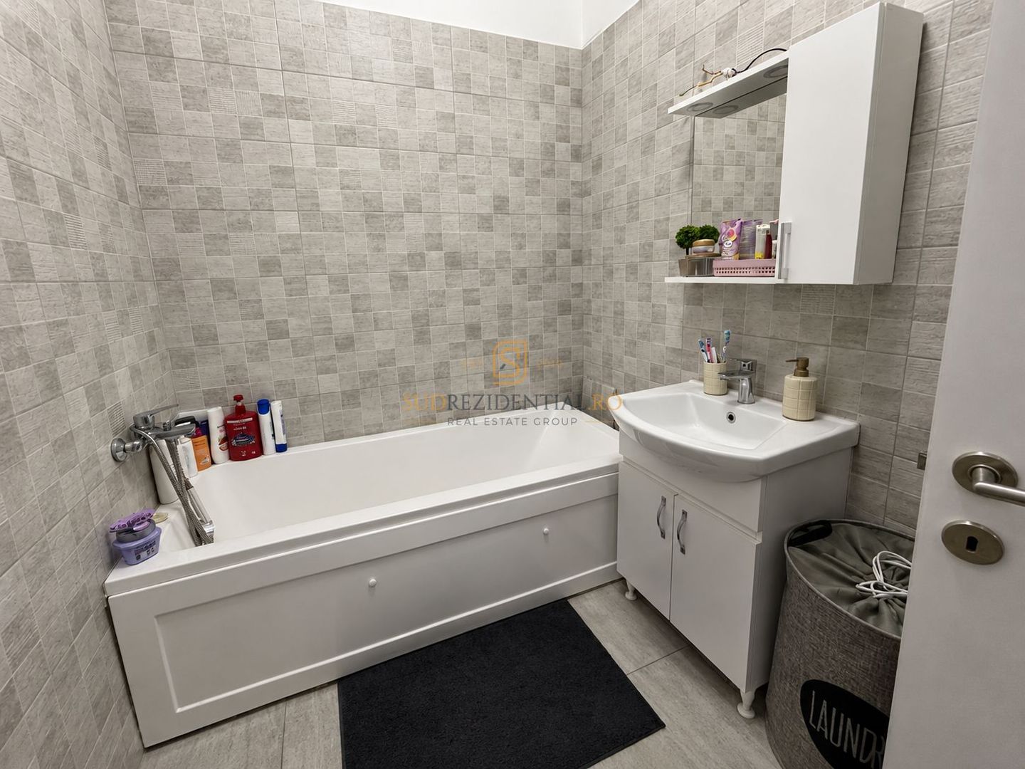 Apartament cu 3 camere, mobilat și utilat complet - Bd. Metalurgiei - Poză 9