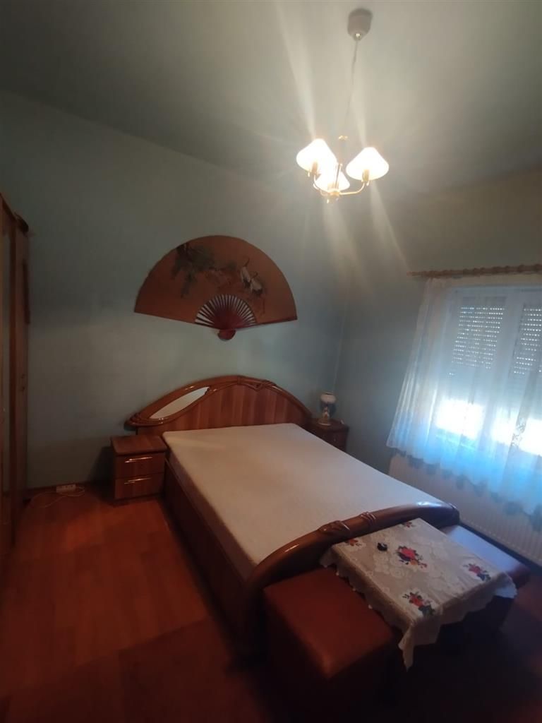 Apart la casa Bogdanestilor  curte  acces cu masina centrala proprie - Poză 8