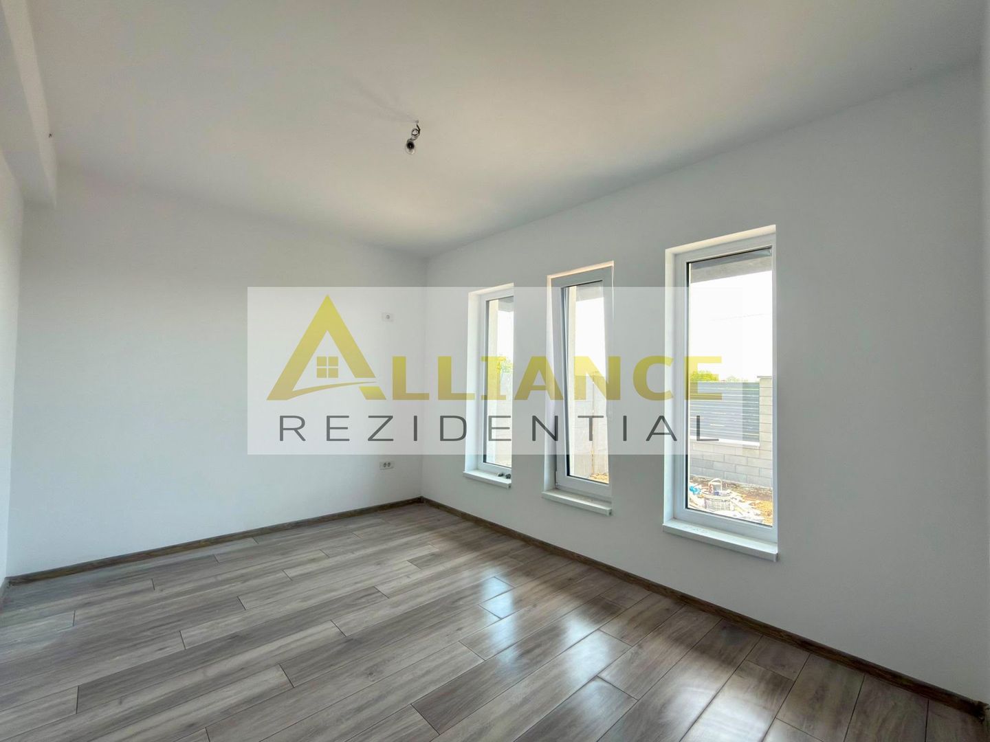 Vila individuala - 5 camere - 3 bai -Teren 310 MP-200 M DE STV - Poză 10