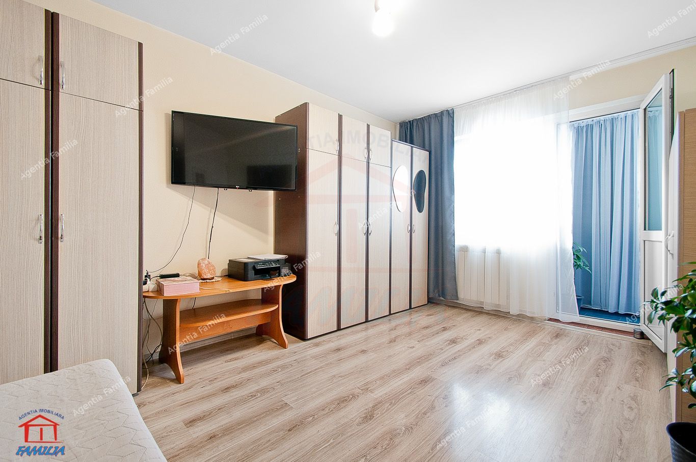 Apartament 2 camere decomandate, Micro 19 etaj 7/10, vedere panoramică - Poză 1