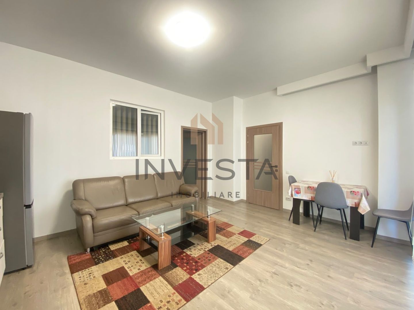 Apartament cu 3 camere de inchiriat si loc de parcare, strada Campina - Poză 2