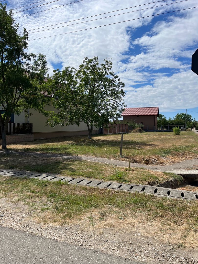Teren intravilan de vanzare in Marghita – 800 mp, 2 fronturi stradale - Poză 2