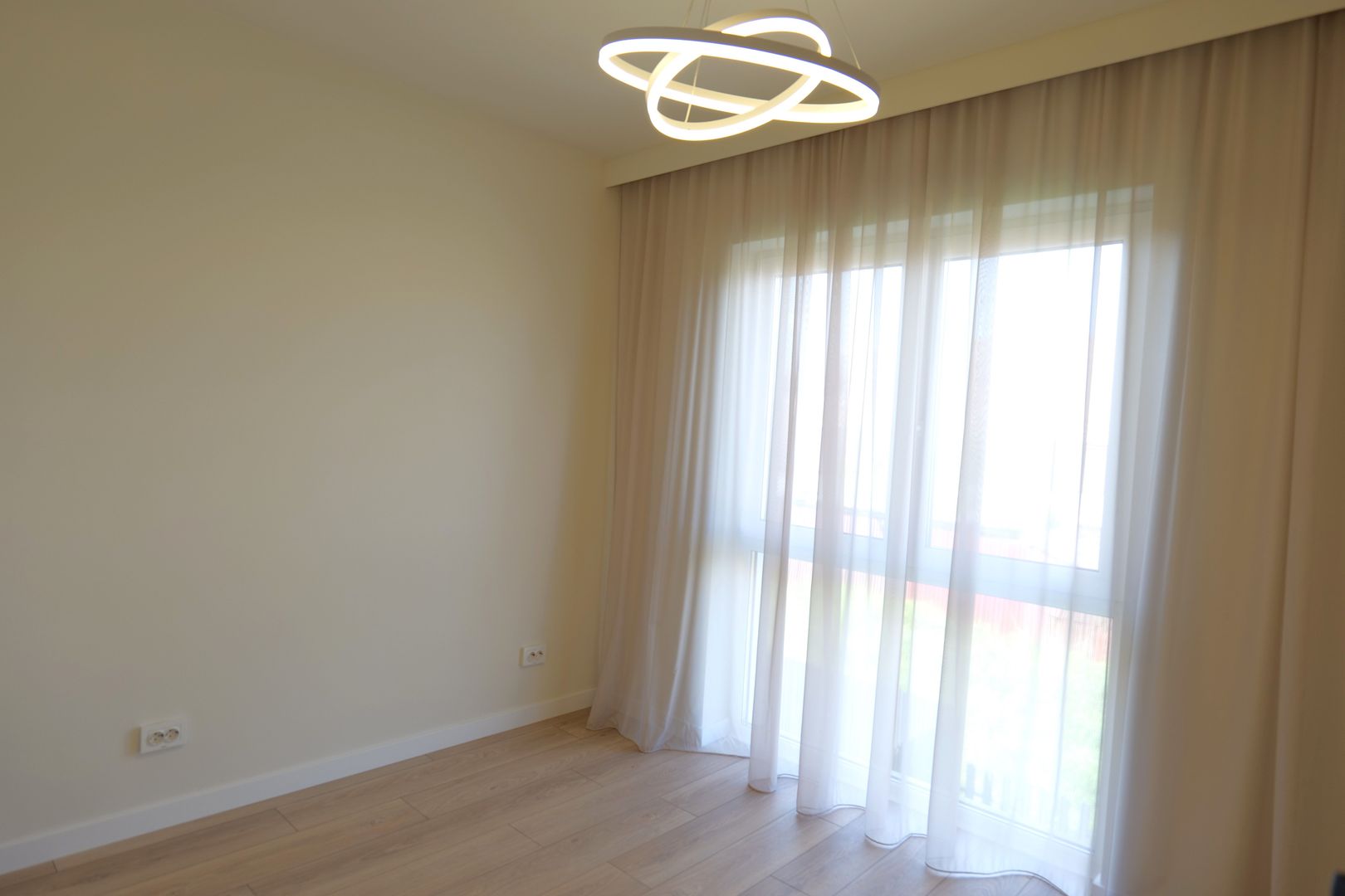De vânzare casă deosebită 4 camere în localitatea Florești - Poză 11