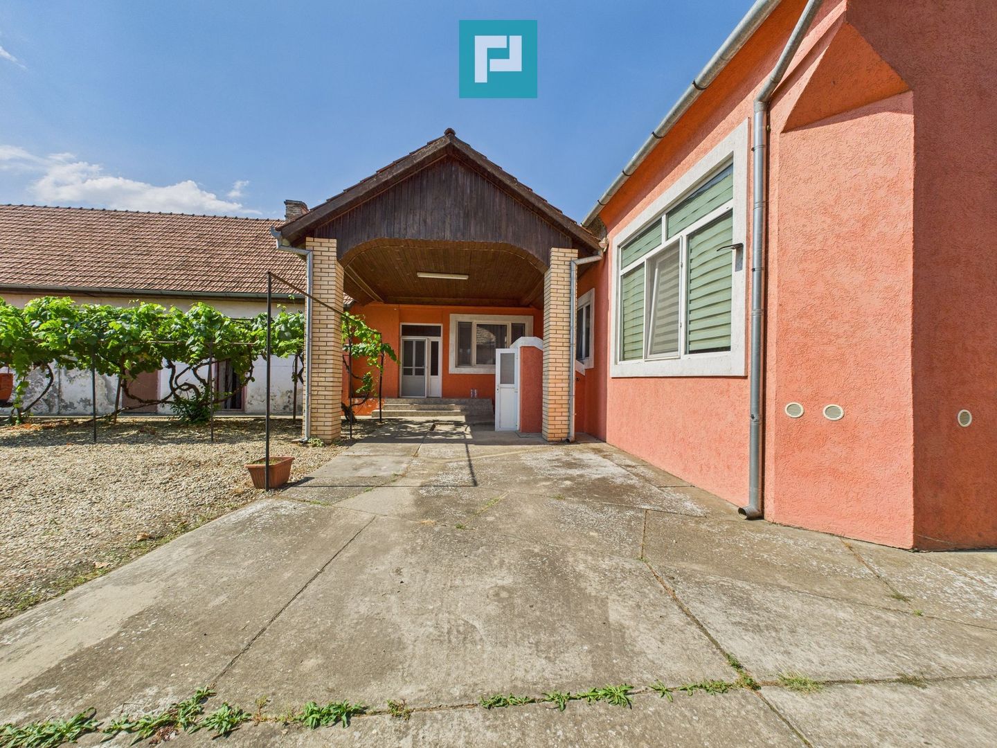 Casă cu 6 camere în Sânicolau Mare Timiș - Poză 2