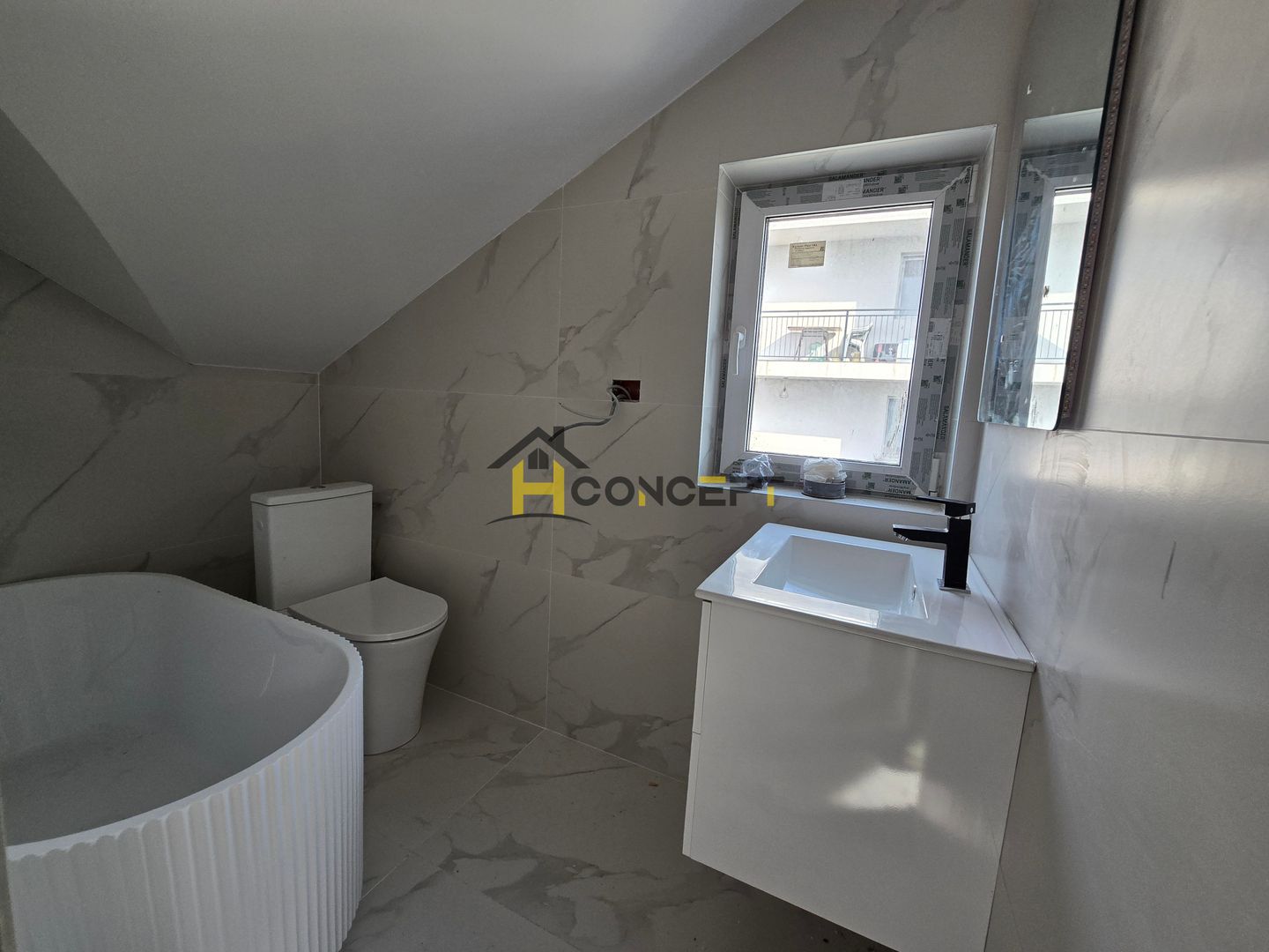 Vila finalizata, curte libera 185 mp,  loc de parcare, zona case - Poză 15