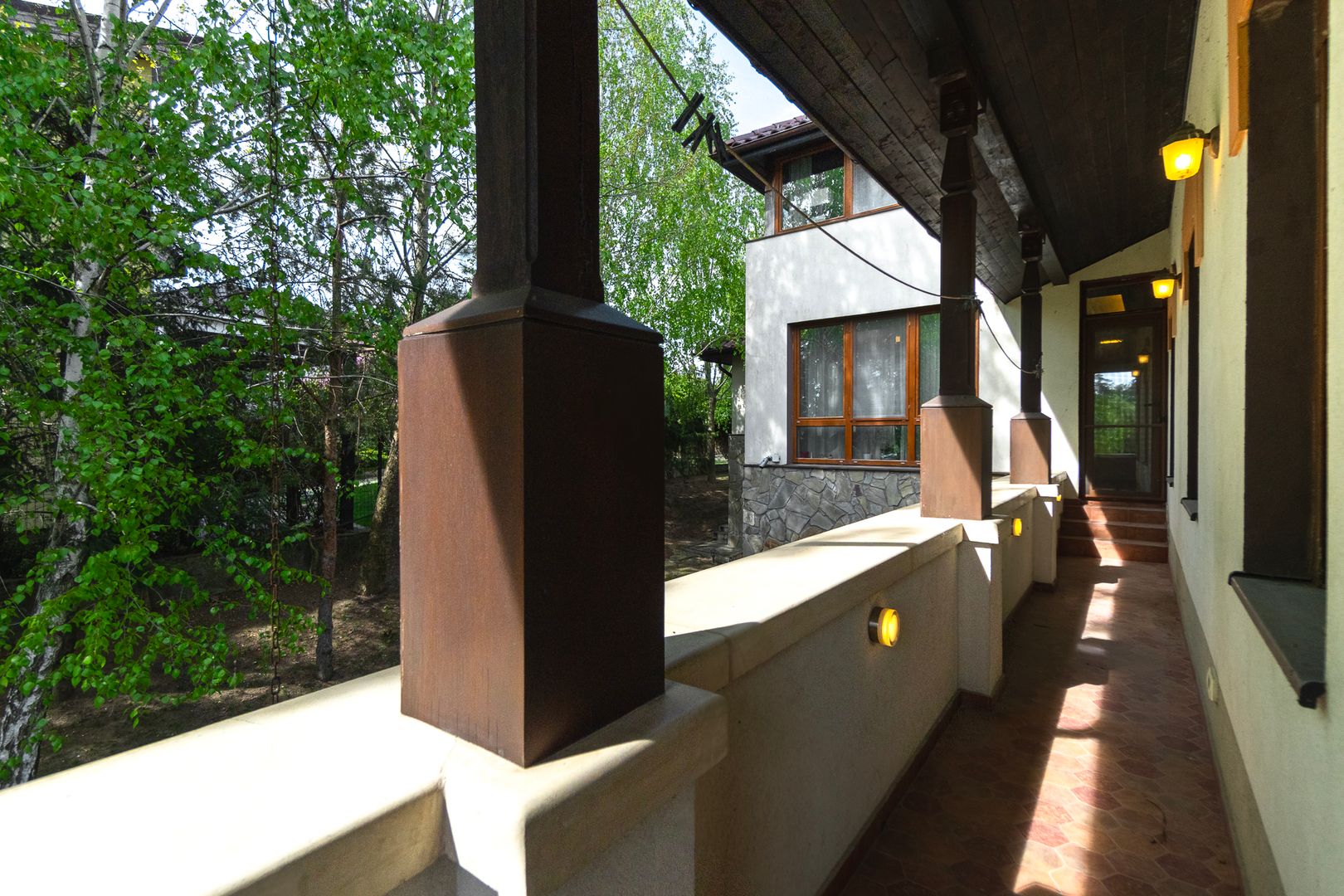 Arhitectura din Piatra si Lemn pe Malul Lacului Mogosoaia - Poză 21