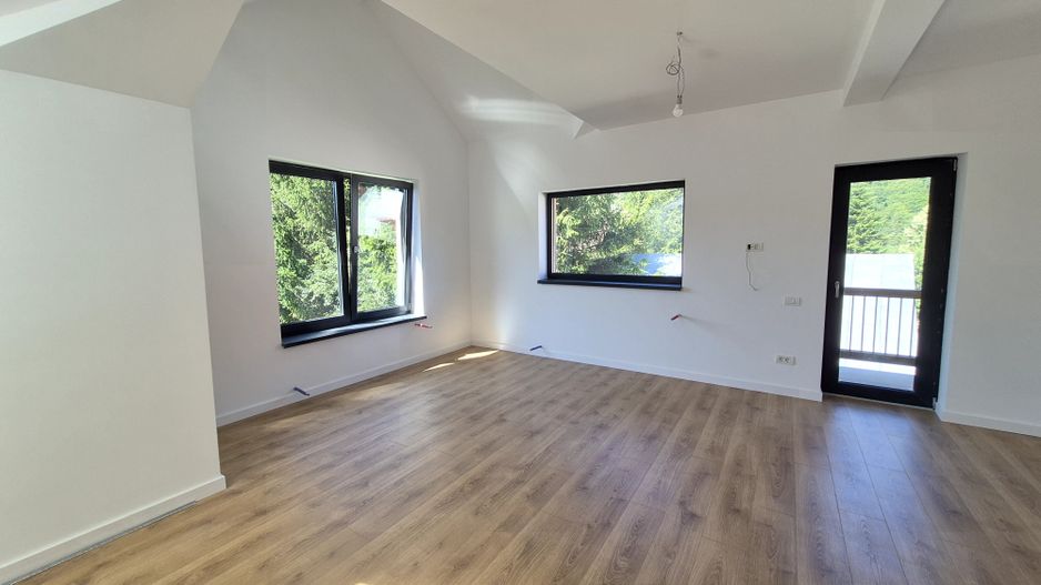 Apartament cu 4 camere 125 mp (4 garsoniere) la cheie + 60 mp pod - Busteni - Poză 4