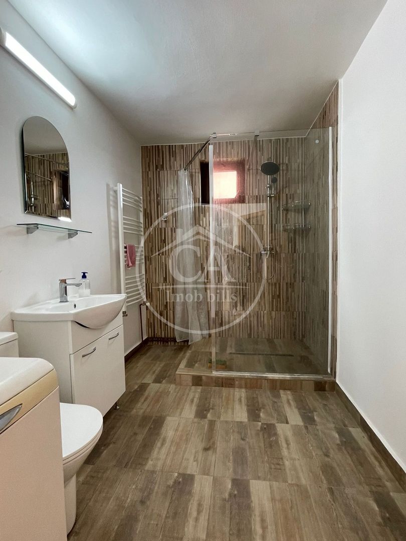 Casa de vânzare cu 8 camere de tip P+E+M in zona Rogerius, Oradea - Poză 23