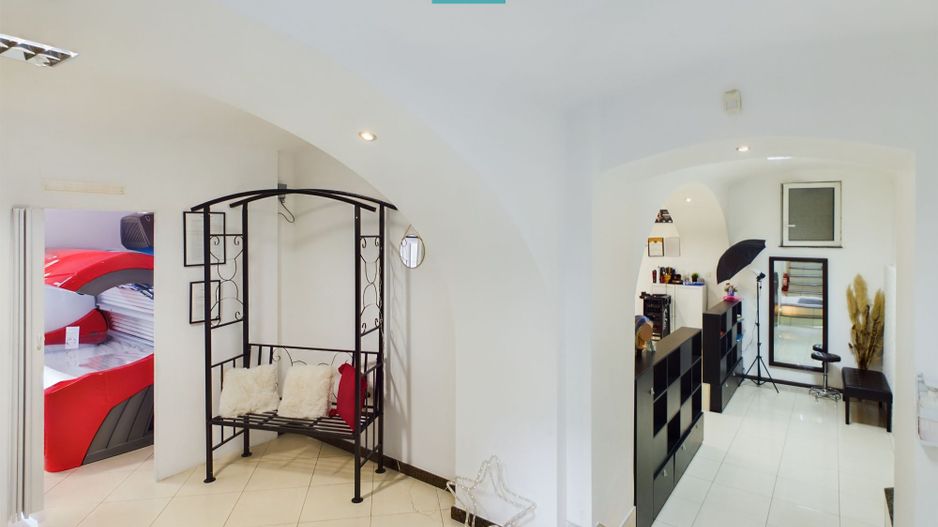 Salon cosmetică, coafor, masaj și relaxare - Poză 1