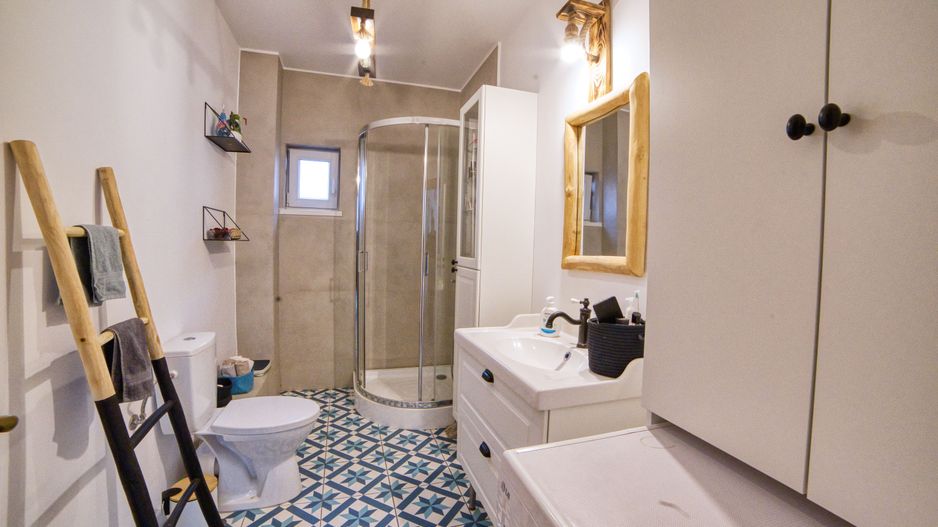 Casa complet mobilata 5 camere 3 bai curte generoasa - Poză 15