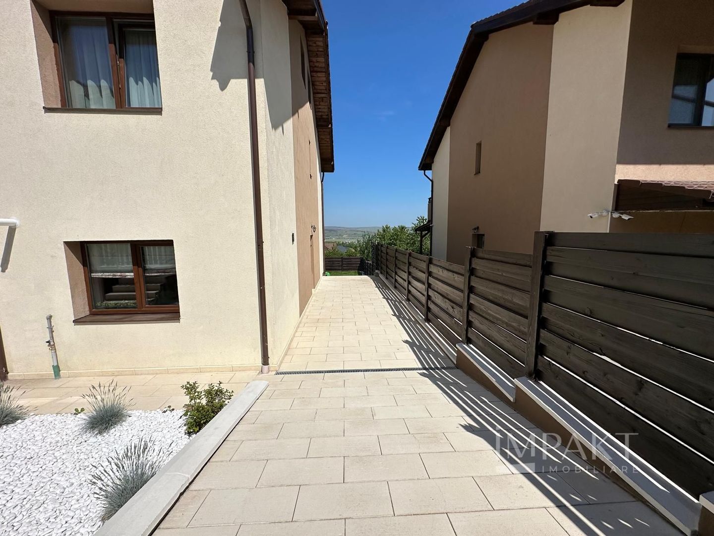 Vila deosebita spre inchiriere in Dezmir! - Poză 21