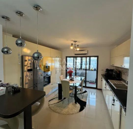 Copou - 4 camere - 107mp - garaj - etaj intermediar - Poză 2