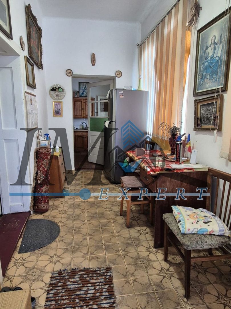 Casa ,curte și gradina.Teren cu 2700 mp. - Poză 7