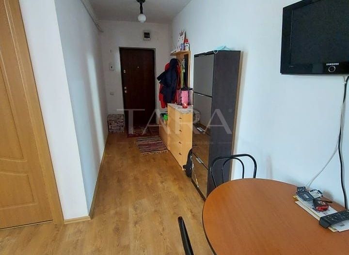 Apartament cu 3 camere și 2 locuri de parcare, zona Florilor. - Poză 1