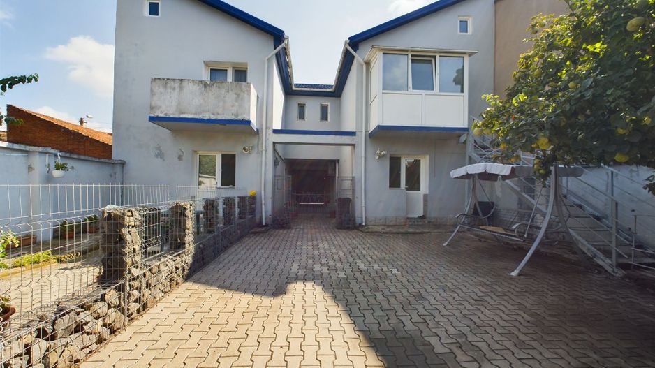 Casă ideală pentru familie extinsă în zona Crișan - Poză 1