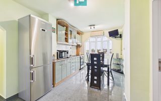 Apartament 3 camere Bloc Z în Vlaicu - Poză 1