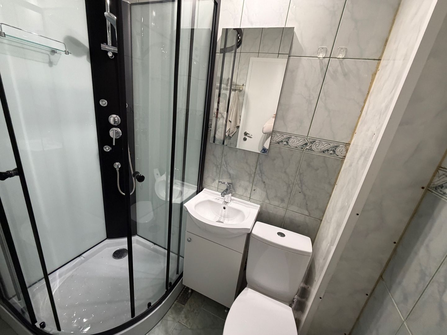 De Închiriat- Apartament 2 Camere, | Metrou Apărătorii Patriei - Poză 5