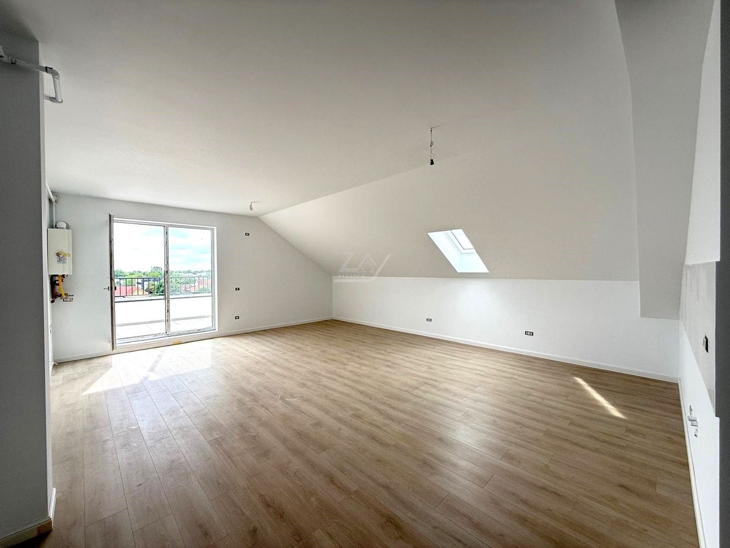 Bloc finalizat. Terasa 20 mp. 2 bai. Lift. 2 locuri de parcare. - Poză 1