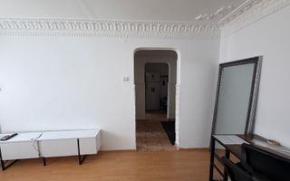 Vanzare apartament cu 4 camere in Micro 39b( k-uri), etaj 1, - Poză 8