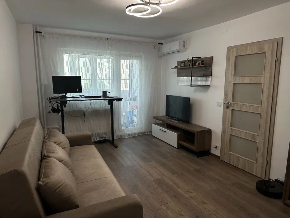 Apartament renovat complet  //  utilat  //  vedere panoramica - Poză 1