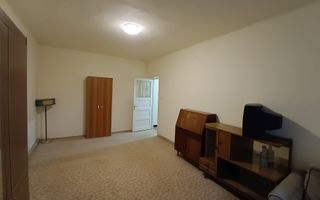 Garsonieră spațioasă de vânzare în zona istorică a Brașovului - Poză 1