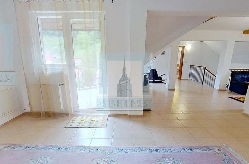 Vilă deosebită cu 6 camere în zona Şchei, Braşov - Poză 15