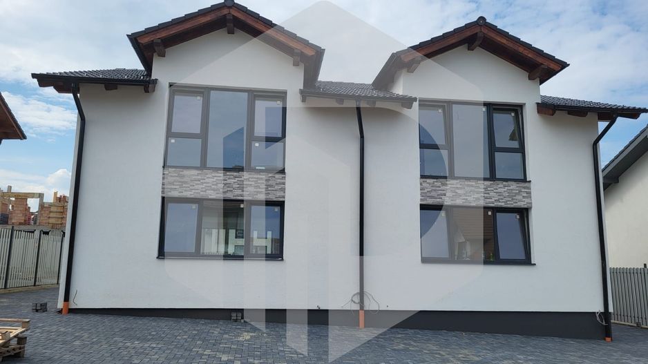 Duplex 4 Camere 2 Bai 2 locuri de parcare - Teren generos - Poză 3
