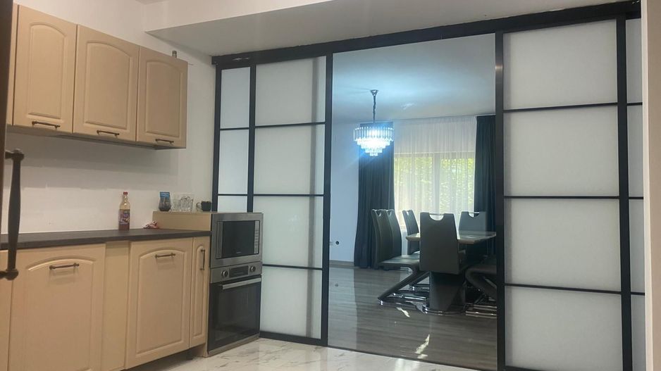 Gata de locuit! Vanzare casa cu 6 camere in Targoviste - Poză 12