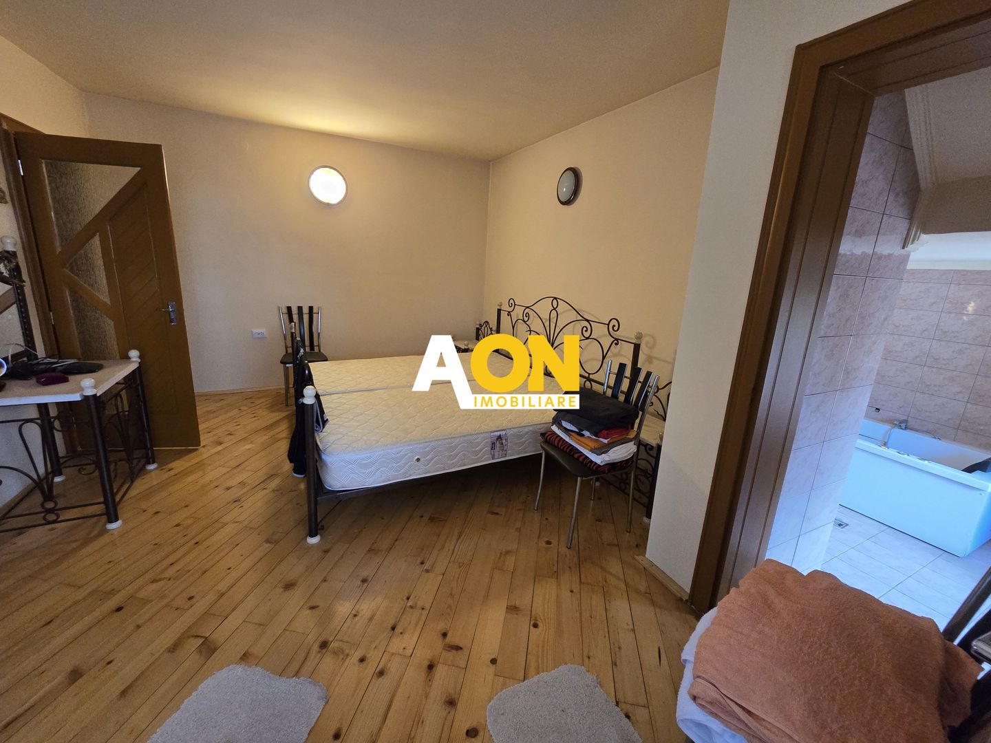 Vila cu 6 Camere,  Zona Centrala - Poză 13