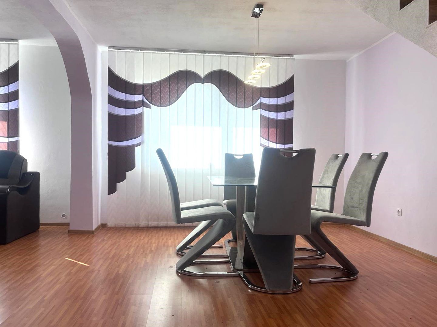 Priveliste frumoasa! Vanzare casa cu 3 camere in Sotanga! - Poză 10