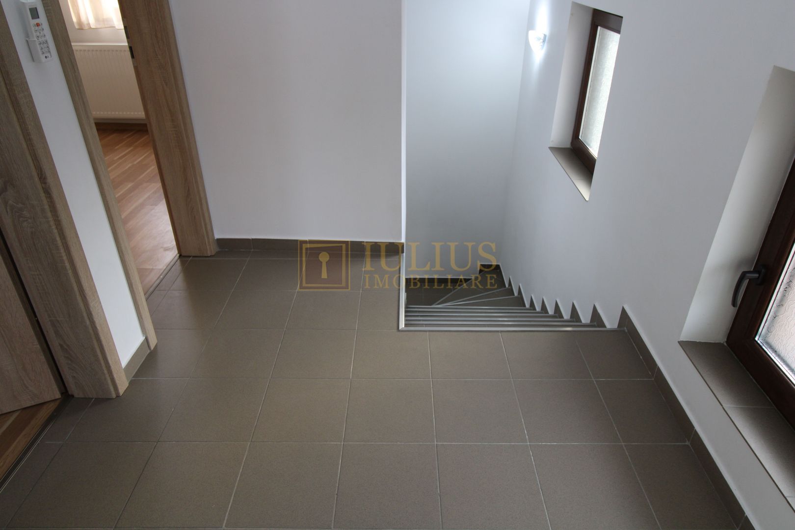 2 dormitoare, 80 mp utili, gradina si curte proprie de 300mp. - Poză 6